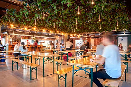 Urban Camper Hostel & Bar