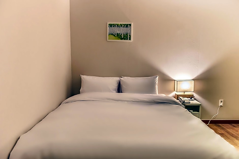 Check Inn Hotel