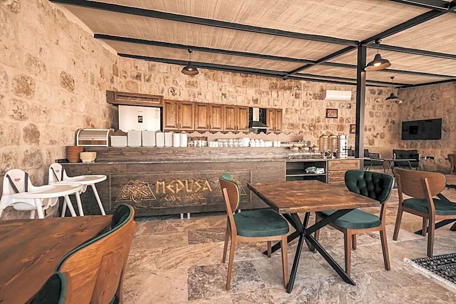 Medusa Cave Hotel