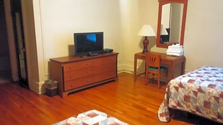 Double Room with Two Queen Beds - Non-Smoking