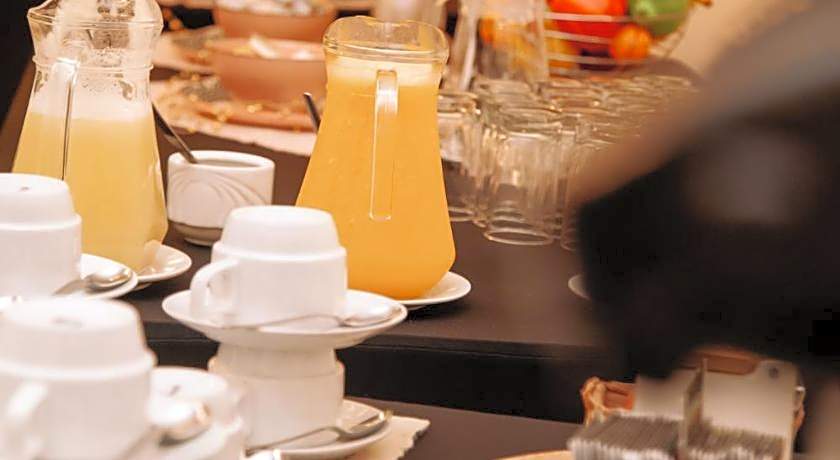 Thunderbird Carrera Hotel & Casino