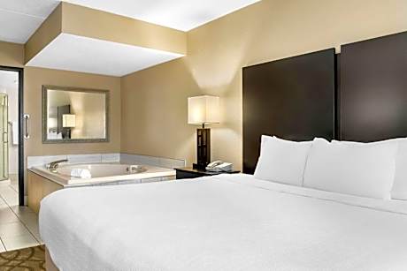 King Suite with Spa Bath and Kitchenette