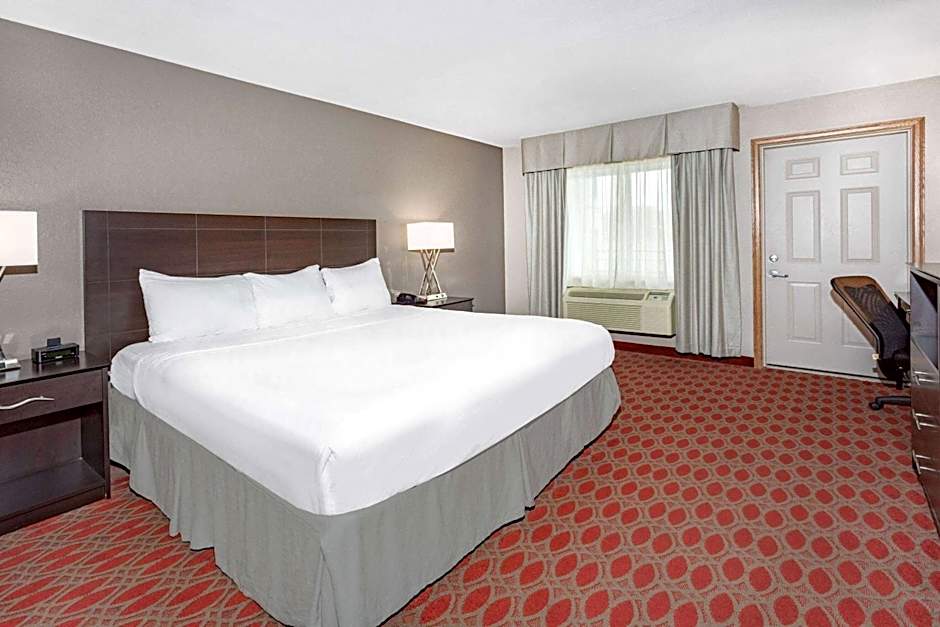 Baymont by Wyndham Brooklyn Center