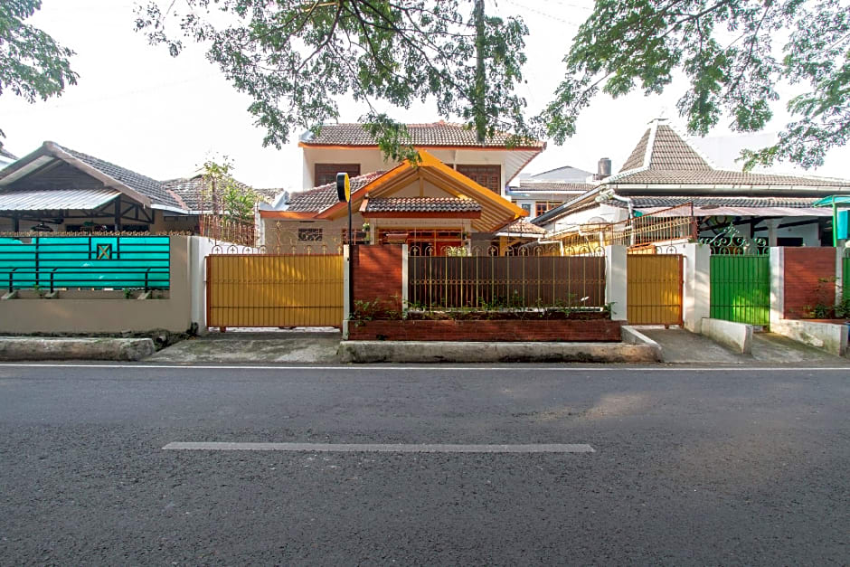 SPOT ON 3218 Bee Palm Family Syariah