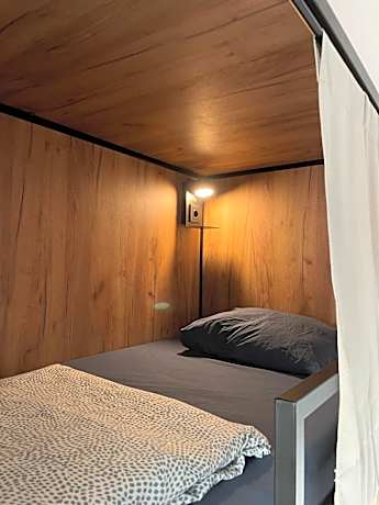 Bed in 6-Bed Mixed Dormitory Room