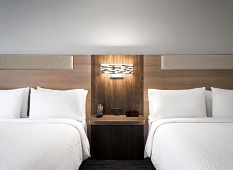 Queen Room with Two Queen Beds - Hearing Accessible/Non-Smoking