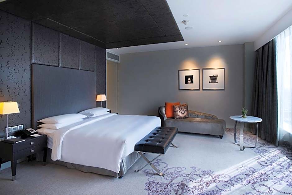 Photo 1 of 13 of Spa 1 King Bed Suite, Jetted Tub