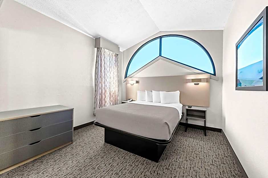 Quality Inn & Suites At Dollywood Lane