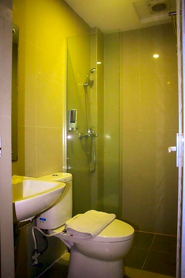 CREW EXPRESS Hotel