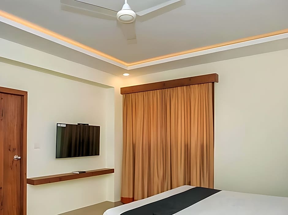 FabHotel Savi Inn - Nr. Mantri Square Mall