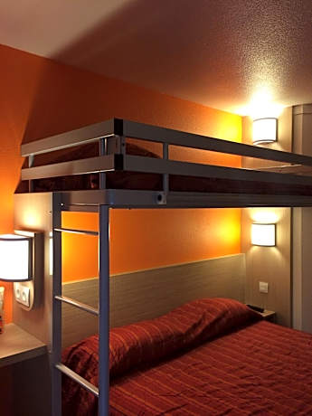 Triple Room (1 Double Bed + 1 Single Bed)