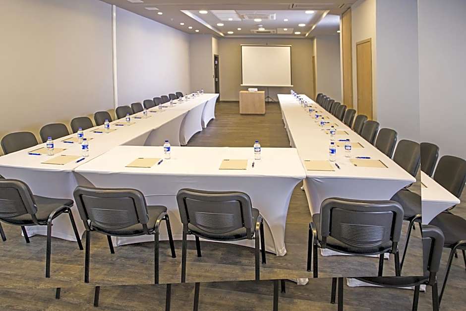 City Express Plus by Marriott Medellín Colombia