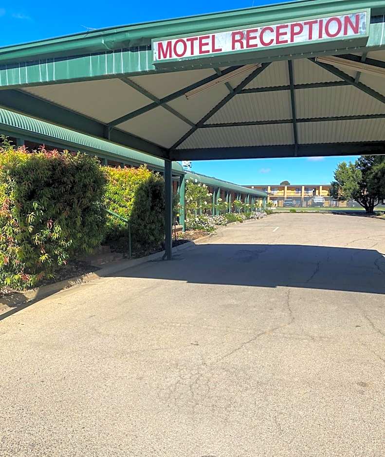 Deniliquin Country Club Motor Inn