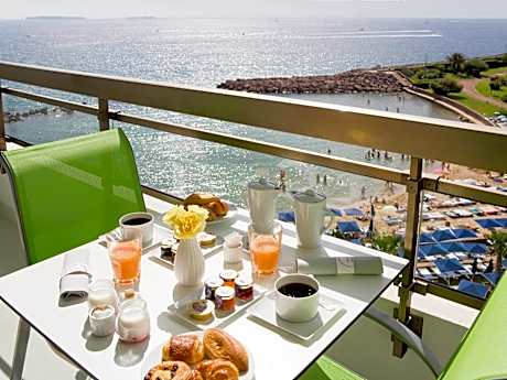 SUPERIOR ROOM - 1 king-size bed and 1 sofa bed, full sea view with terrace