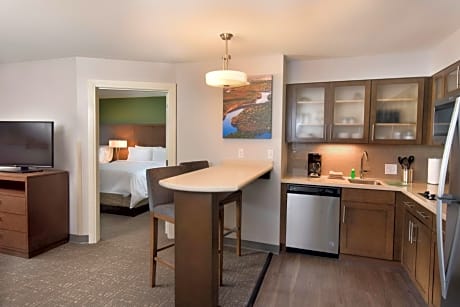 One-Bedroom Queen Suite with Two Queen Beds - Communications Accessible