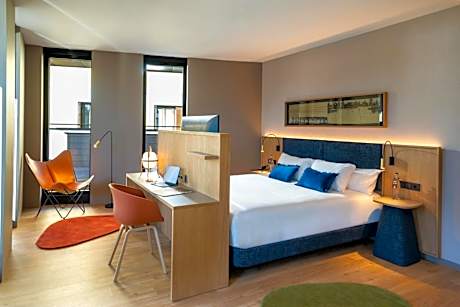 Corner Deluxe Double Room with Terrace