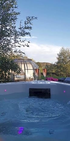 Les nuits insolites de la mothe - hébergement en bulle ou tiny house avec spa privatif