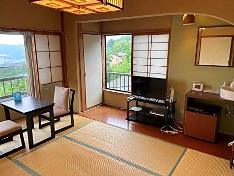 Standard Twin Room with Shared Bathroom