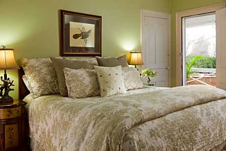 Deluxe King Room - Not Pet Friendly