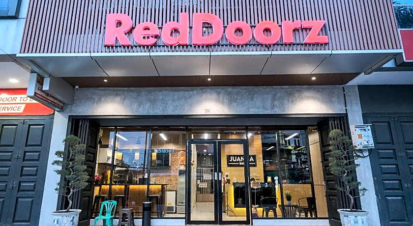 RedDoorz Plus @ Jalan Juanda Medan