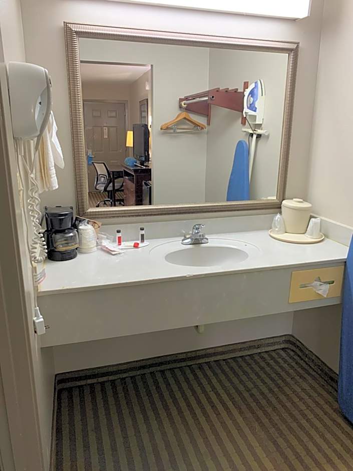 Days Inn by Wyndham Ocean Springs