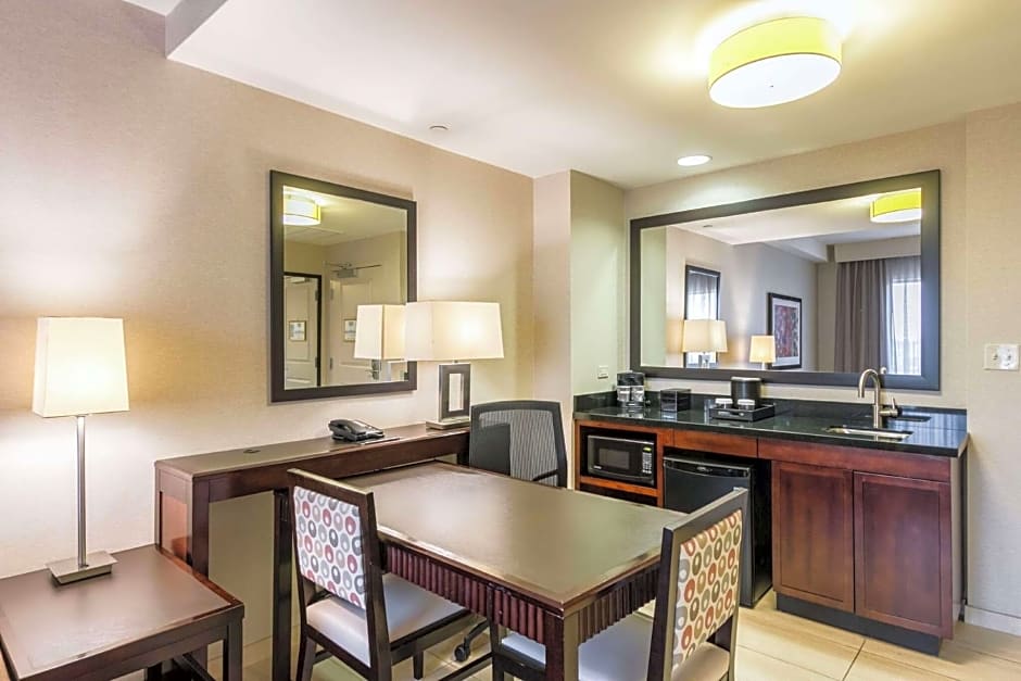 Embassy Suites By Hilton Elizabeth-Newark Airport