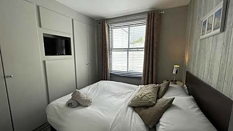 Balcony Apartment with Sea View - Sleeps 4