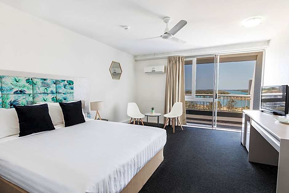 Photo 1 of 1 of Executive 1 Queen Bed, River View