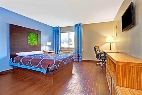 Business Queen Room - Mobility Access/Non-Smoking