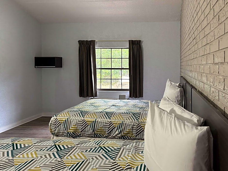La Casa Inn and Suites