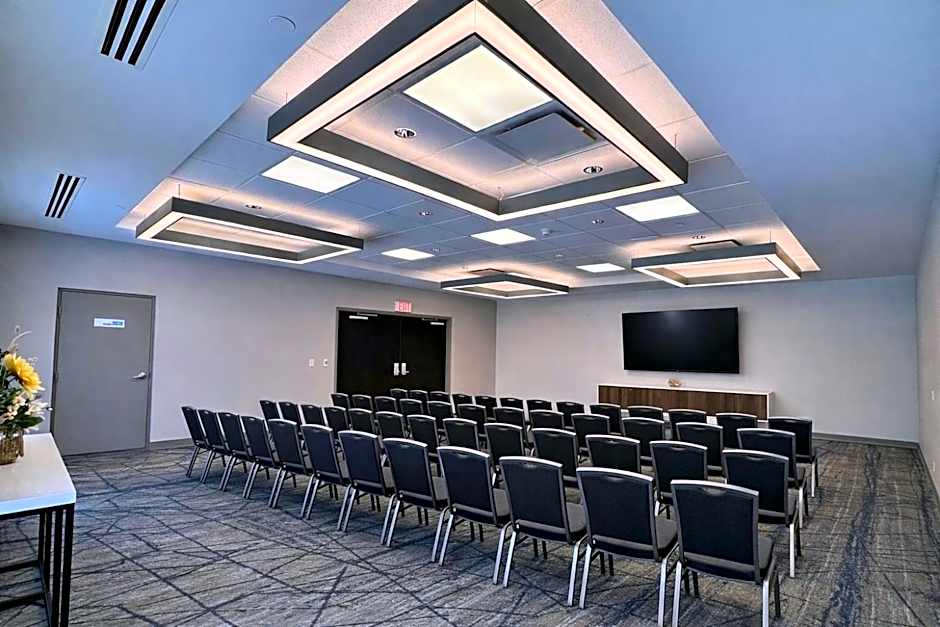 Holiday Inn Express & Suites Ottawa West - Nepean by IHG