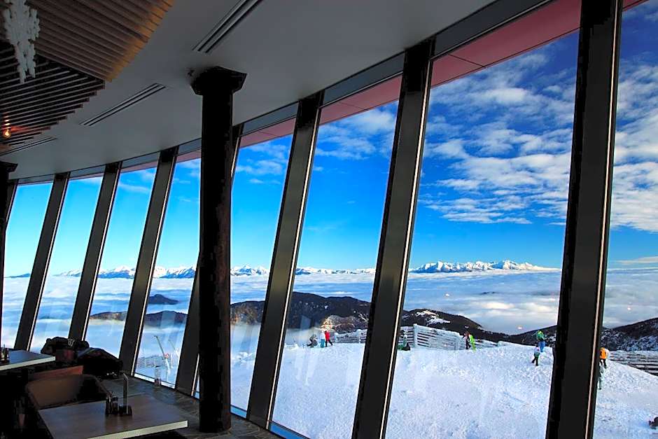 Noc na Chopku, Rotunda