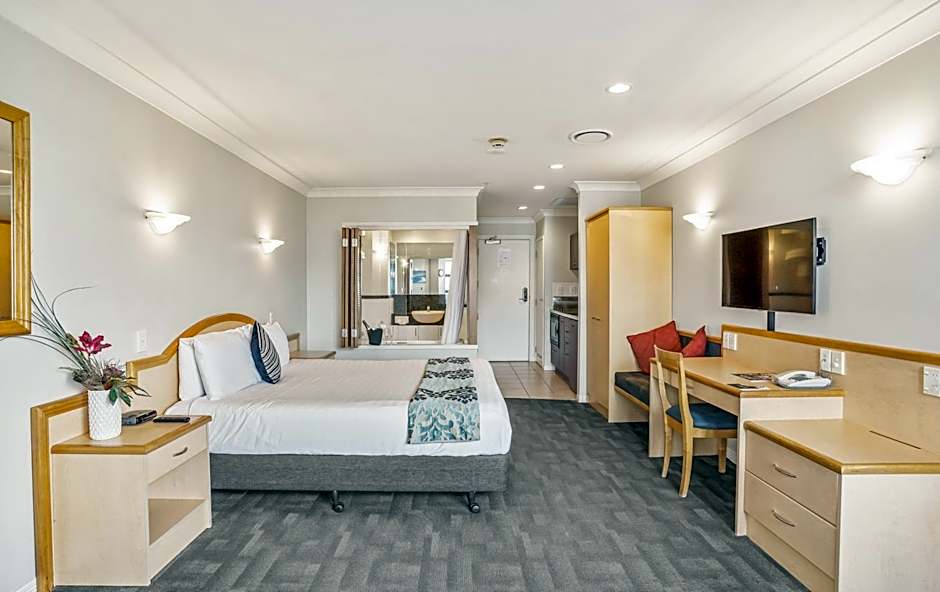 Parkside Hotel & Apartments