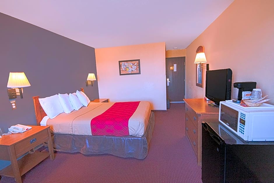 Photo 1 of 8 of Queen Room