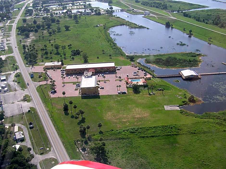 Lakeshore Resort and Marina