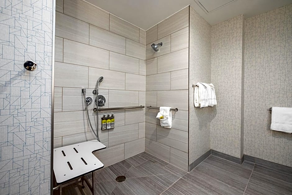 Holiday Inn Express & Suites - San Jose Silicon Valley By IHG