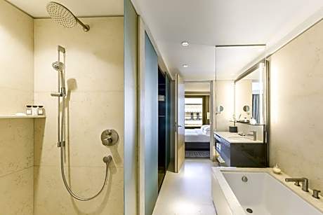 Deluxe King Room with Balcony