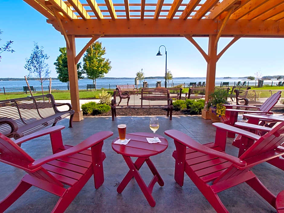 1000 Islands Harbor Hotel