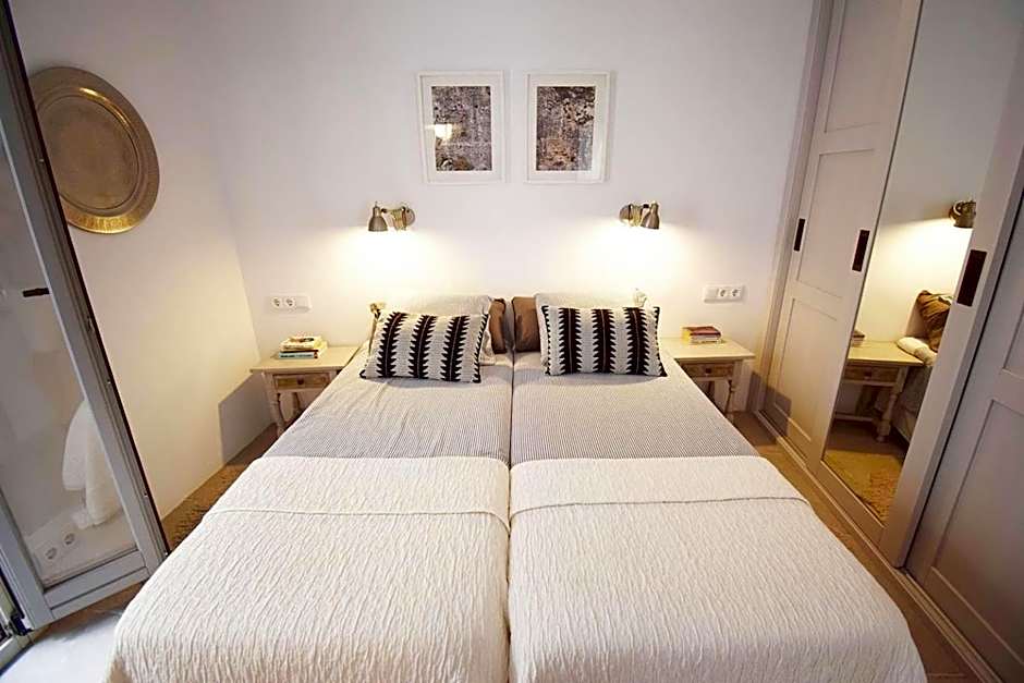 La Orza, Frigiliana Luxury center townhouse with pool and parking HansOnHoliday Rentals