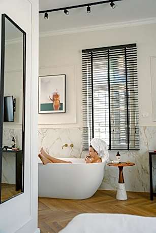 Villa Albi - Machne Yehuda Hotel