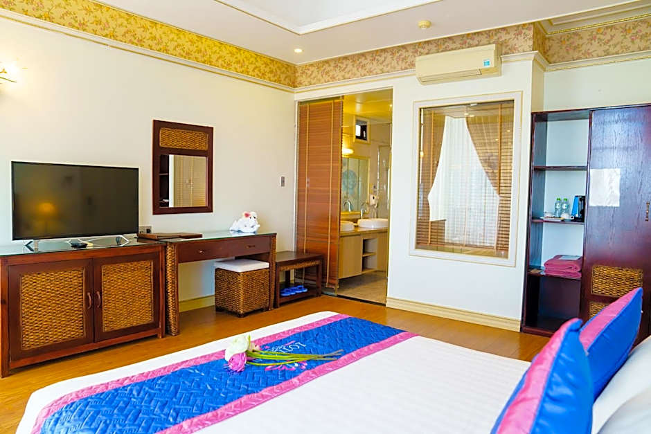 Photo 1 of 21 of Suite, Sea View