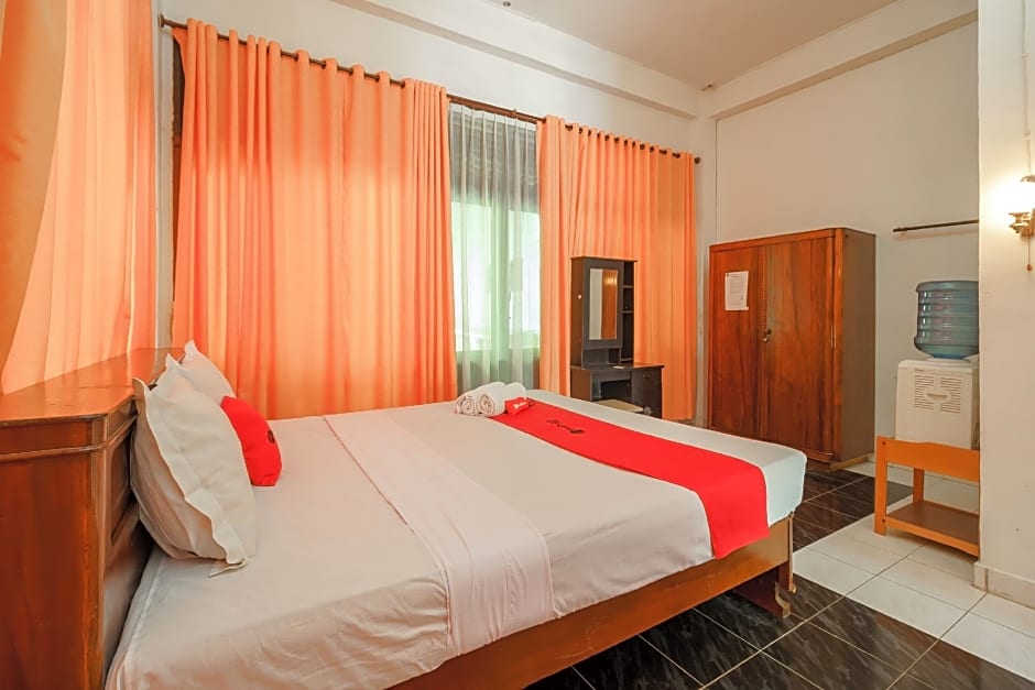 RedDoorz @ Tuktuk Danau Toba