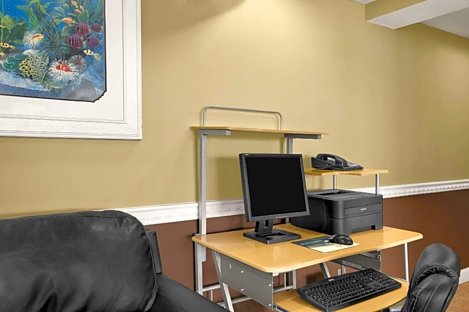 Super 8 by Wyndham Fort Myers