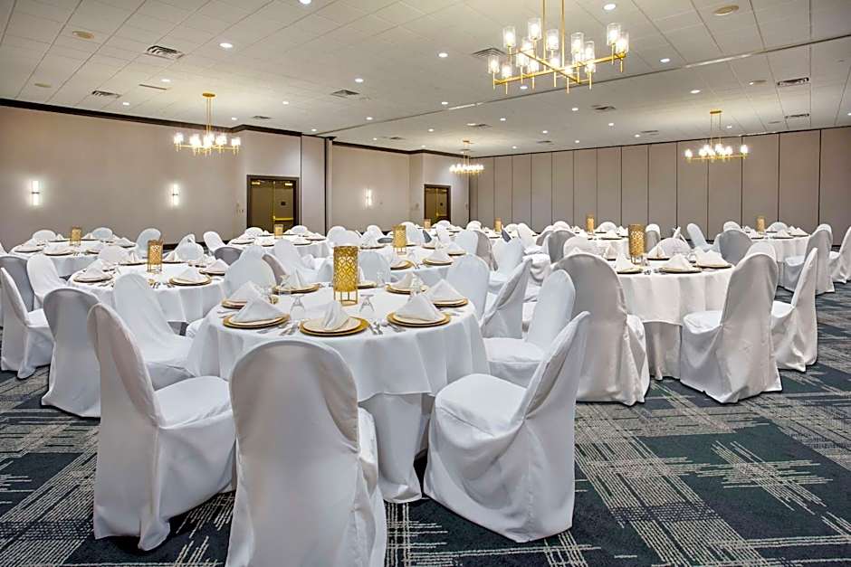 DoubleTree by Hilton Lansing