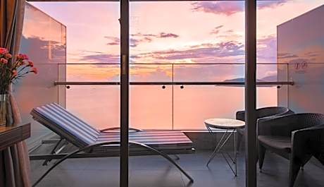 Premier Twin Ocean View Balcony