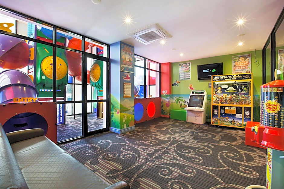 Nightcap at Skyways Hotel