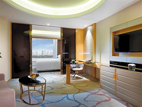 EXECUTIVE SUITE, Executive Floor, 1 King Size Bed, Oujiang River View