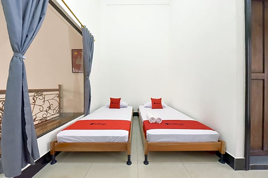 RedDoorz Syariah near Dago Pakar 2