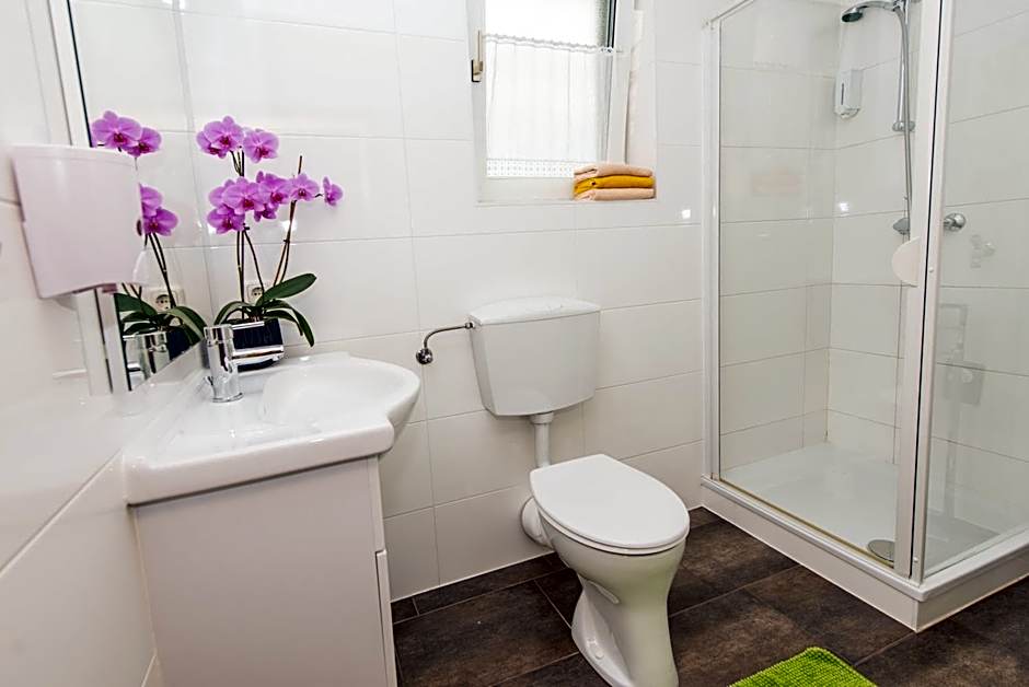 Ferienwohnungen und Zimmer Yassi