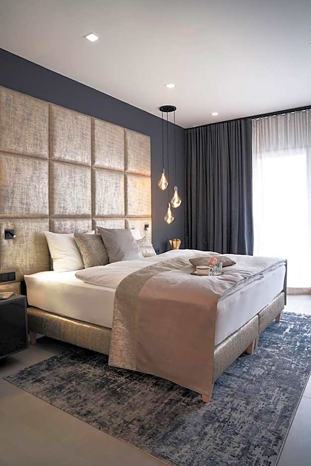THE NEWSHA SIGNATURE HOME